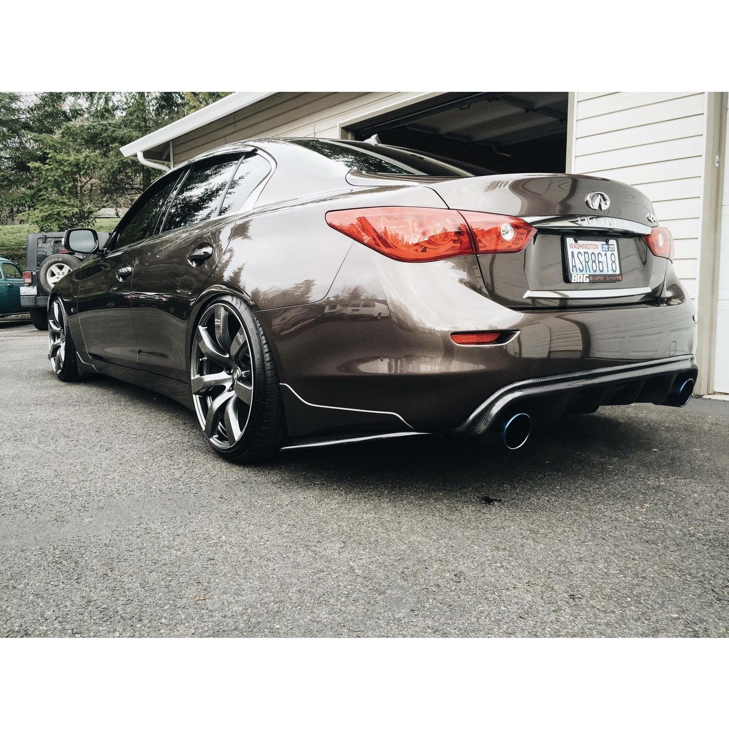 2010+ INFINITI  CARBON FIBER REAR SPATS/SPLITTERS